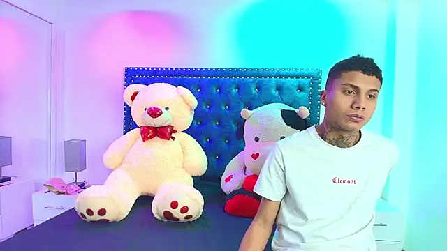 Snapshot of Damian_and_roxanne chatting on September 19, 12:06 pm Damian and roxanne online show from September 19, 12:06 pm