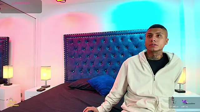 Snapshot of Damian_and_roxanne chatting on October 26, 12:33 pm Damian and roxanne online show from October 26, 12:33 pm