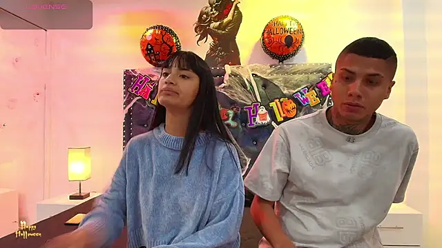 Snapshot of Damian_and_roxanne chatting on October 29, 12:29 pm Damian and roxanne online show from October 29, 12:29 pm