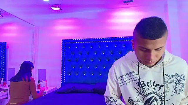 Snapshot of Damian_and_roxanne chatting on November 10, 12:37 pm Damian and roxanne online show from November 10, 12:37 pm