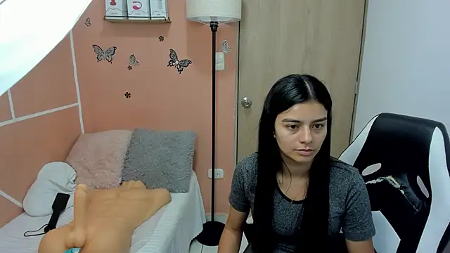 Snapshot of valerihouse chatting on December 23, 8:57 pm valerihouse online show from December 23, 8:57 pm