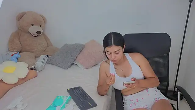 Snapshot of valerihouse chatting on November 7, 1:16 am valerihouse online show from November 7, 1:16 am