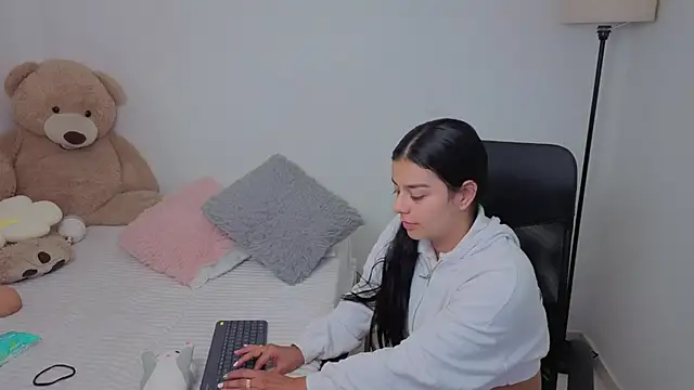 Snapshot of valerihouse chatting on November 21, 12:54 am valerihouse online show from November 21, 12:54 am