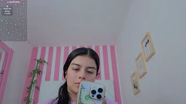 Snapshot of valerihouse chatting on December 2, 11:00 pm valerihouse online show from December 2, 11:00 pm