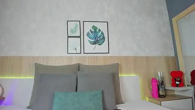 mia gate online show from December 3, 11:30 am