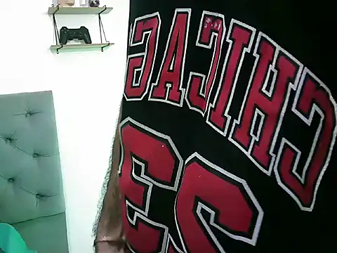 Snapshot of g0lden_boss chatting on October 3, 2:30 am g0lden boss online show from October 3, 2:30 am