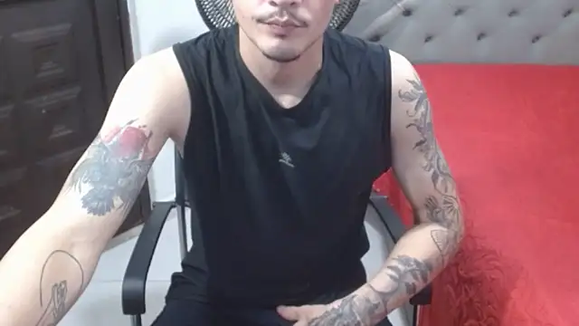 Snapshot of g0lden_boss chatting on December 16, 8:47 pm g0lden boss online show from December 16, 8:47 pm