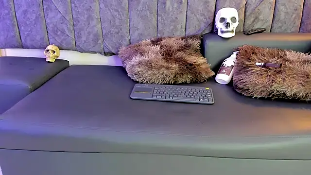 Snapshot of Rowan_Mills chatting on September 21, 8:21 pm Rowan Mills online show from September 21, 8:21 pm