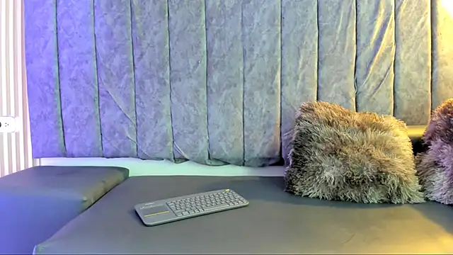 Snapshot of Rowan_Mills chatting on September 27, 9:20 pm Rowan Mills online show from September 27, 9:20 pm