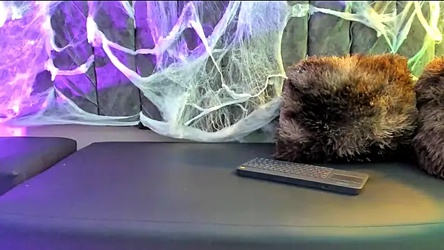 Snapshot of Rowan_Mills chatting on October 11, 8:18 pm Rowan Mills online show from October 11, 8:18 pm