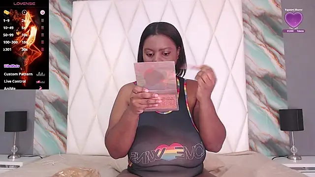 Snapshot of PenelopeBoobss chatting on November 20, 12:44 am PenelopeBoobss online show from November 20, 12:44 am