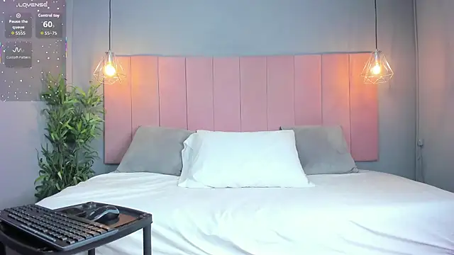 Snapshot of AariaLove chatting on November 4, 10:31 pm AariaLove online show from November 4, 10:31 pm