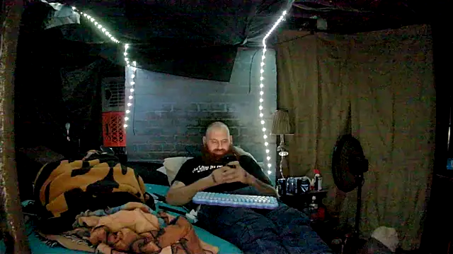 Snapshot of Cowboy815 chatting on November 23, 6:24 am Cowboy815 online show from November 23, 6:24 am