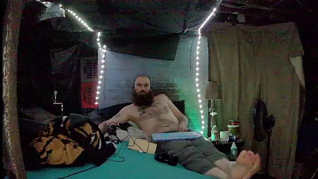 Snapshot of Cowboy815 chatting on November 25, 10:37 am Cowboy815 online show from November 25, 10:37 am