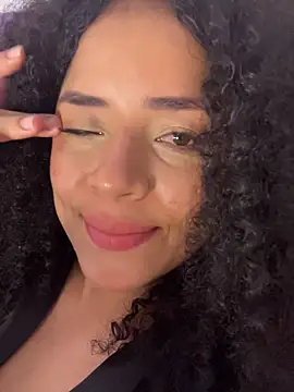 Snapshot of AfroSalvaje chatting on December 17, 5:57 am AfroSalvaje online show from December 17, 5:57 am