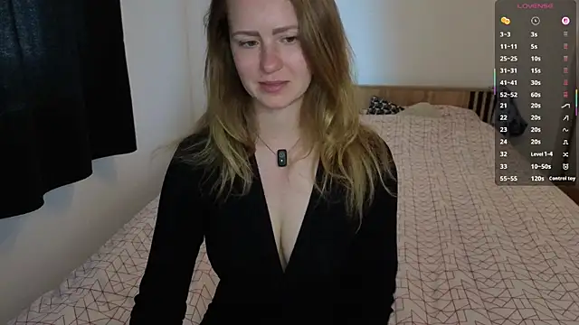 LyraHotty online show from May 3, 2:12 pm