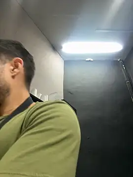 Snapshot of Darg98 chatting on September 30, 5:45 am Darg98 online show from September 30, 5:45 am