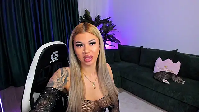 xPuka online show from February 24, 5:11 pm