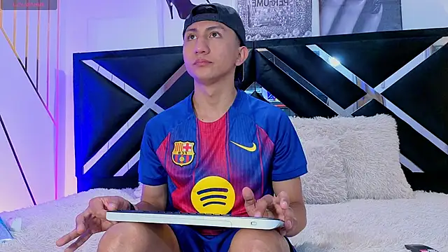 oliver mr  online show from April 11, 8:13 pm