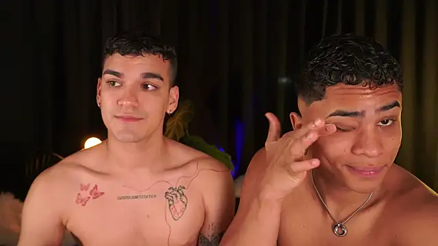 Snapshot of EROS_AND_ALAN chatting on November 25, 3:17 am EROS AND ALAN online show from November 25, 3:17 am