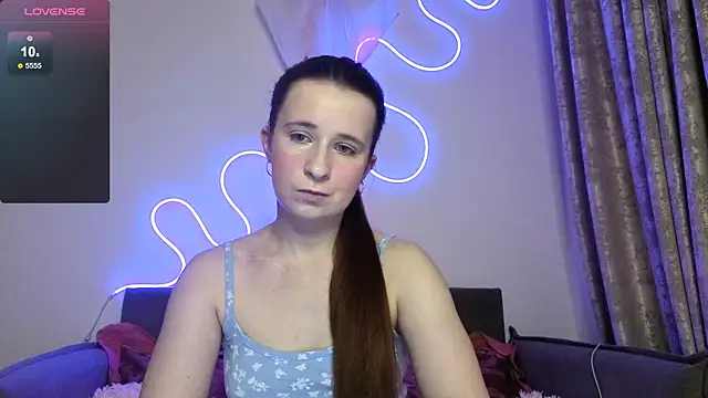 Snapshot of _Linett_ chatting on November 5, 7:03 pm Linett online show from November 5, 7:03 pm