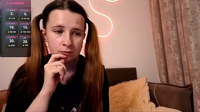 Snapshot of _Linett_ chatting on November 17, 7:41 pm Linett online show from November 17, 7:41 pm