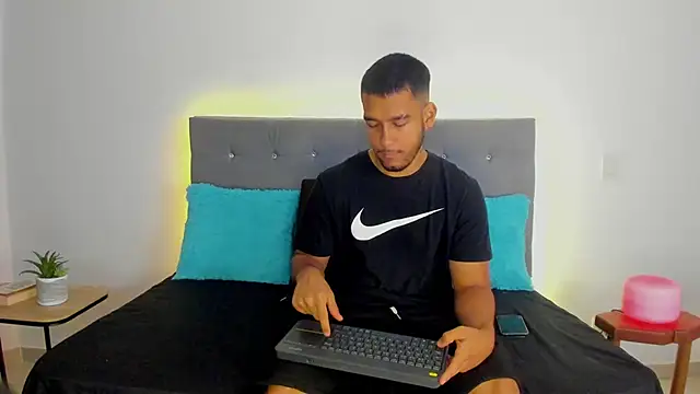 Snapshot of chatting on November 5, 11:21 am online show from November 5, 11:21 am