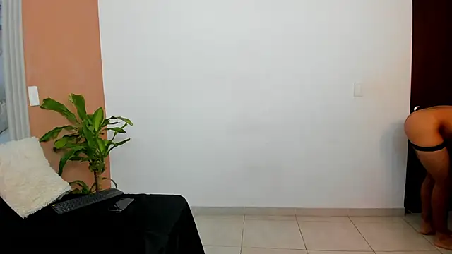 Snapshot of chatting on November 14, 1:21 pm online show from November 14, 1:21 pm