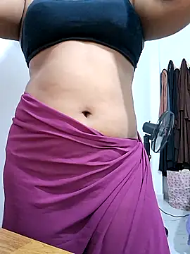 Snapshot of BeautyGirl_sara chatting on November 2, 1:46 pm BeautyGirl sara online show from November 2, 1:46 pm