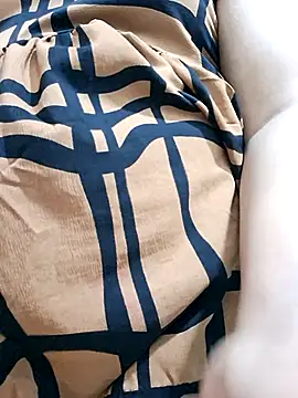 Snapshot of BeautyGirl_sara chatting on November 6, 4:52 pm BeautyGirl sara online show from November 6, 4:52 pm