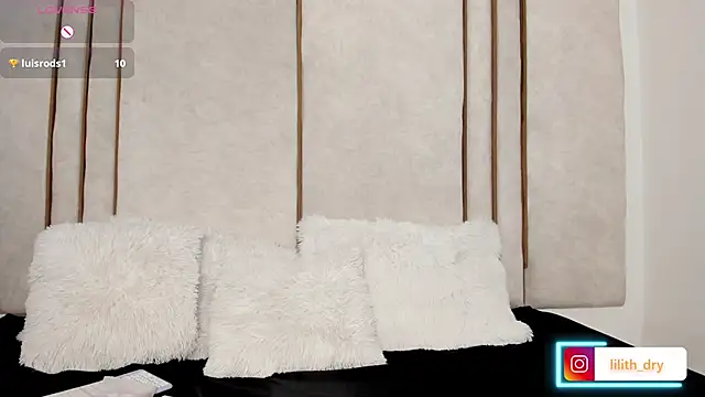 Snapshot of Lilith_dry chatting on September 15, 12:49 pm Lilith dry online show from September 15, 12:49 pm