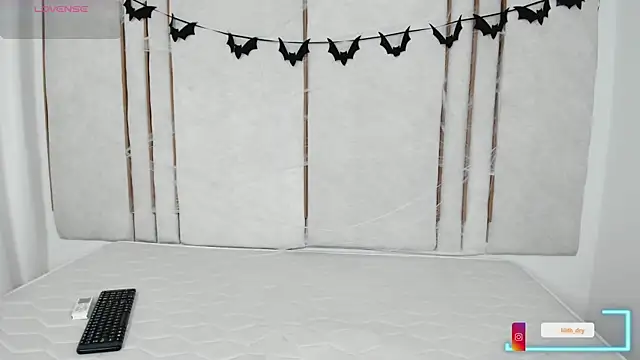 Snapshot of Lilith_dry chatting on October 15, 1:11 pm Lilith dry online show from October 15, 1:11 pm