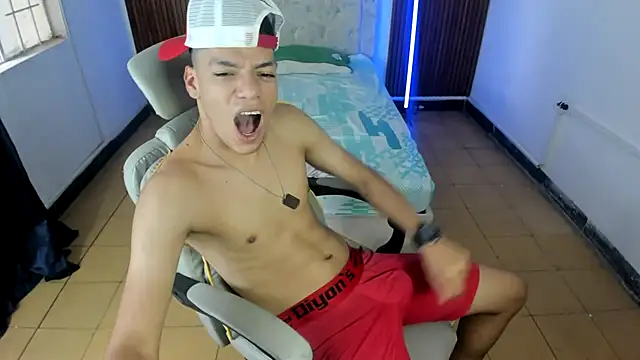 Snapshot of andres_sant chatting on November 26, 4:30 pm andres sant online show from November 26, 4:30 pm