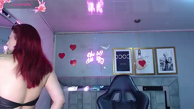 Red Bunny v online show from April 12, 1:38 pm