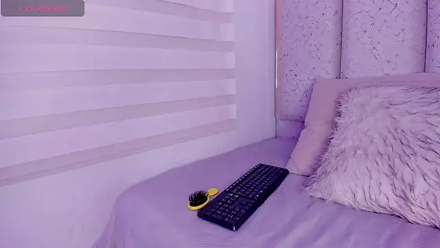 violeta olsen online show from April 16, 7:03 pm