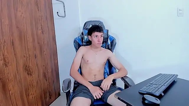 Snapshot of LittleDanny_ chatting on September 9, 2:05 pm LittleDanny online show from September 9, 2:05 pm