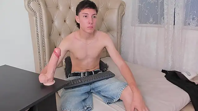 Snapshot of LittleDanny_ chatting on September 19, 1:56 pm LittleDanny online show from September 19, 1:56 pm