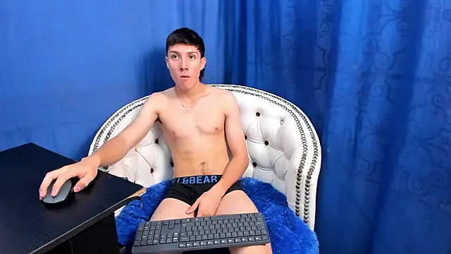 Snapshot of LittleDanny_ chatting on September 25, 2:10 pm LittleDanny online show from September 25, 2:10 pm