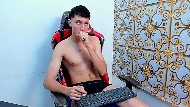 Snapshot of LittleDanny_ chatting on October 15, 3:56 pm LittleDanny online show from October 15, 3:56 pm