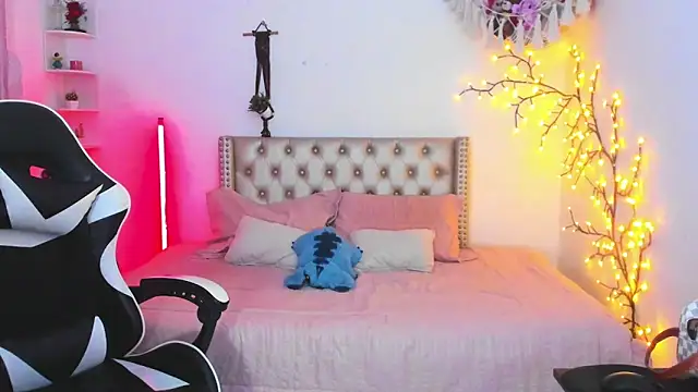 LenaStylesOA online show from April 19, 10:56 pm