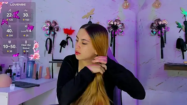 Natasha-Adams online show from April 19, 9:39 pm