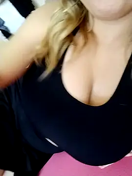 Snapshot of gamzeyak chatting on October 1, 1:17 pm gamzeyak online show from October 1, 1:17 pm