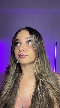 Snapshot of AnnyLopezzz_ chatting on November 18, 4:50 am AnnyLopezzz online show from November 18, 4:50 am