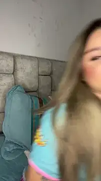 Snapshot of AnnyLopezzz_ chatting on November 21, 5:50 am AnnyLopezzz online show from November 21, 5:50 am