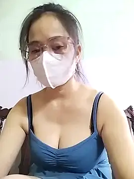 Snapshot of HELEN686 chatting on October 14, 5:14 pm HELEN686 online show from October 14, 5:14 pm