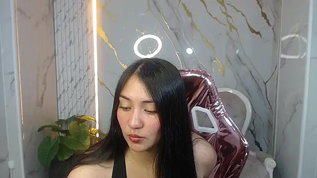 Snapshot of Ivony18_b chatting on October 15, 8:09 pm Ivony18 b online show from October 15, 8:09 pm