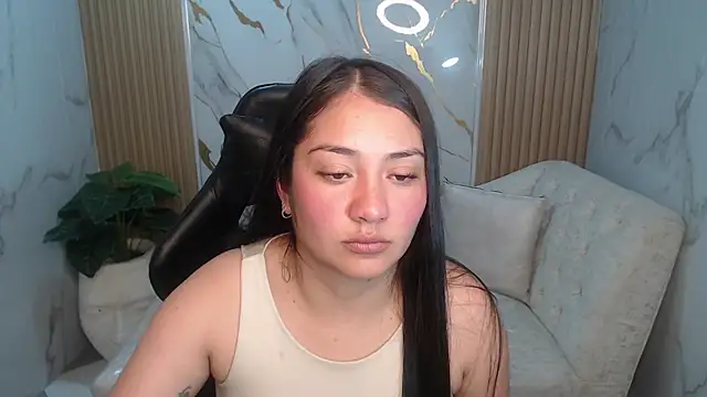 Snapshot of Ivony18_b chatting on October 17, 3:10 am Ivony18 b online show from October 17, 3:10 am