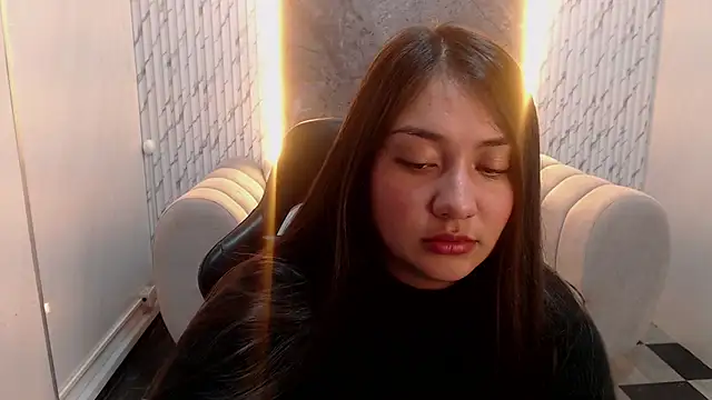 Snapshot of Ivony18_b chatting on October 21, 3:07 am Ivony18 b online show from October 21, 3:07 am