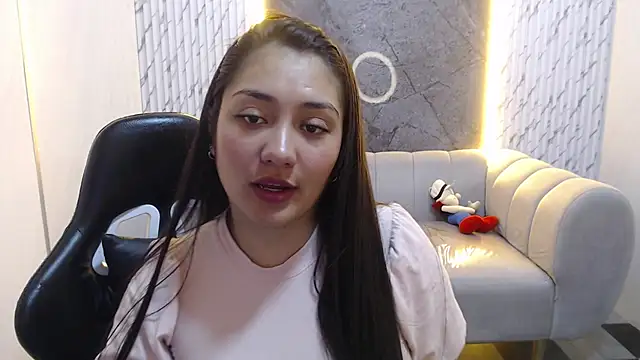 Snapshot of Ivony18_b chatting on October 24, 3:14 am Ivony18 b online show from October 24, 3:14 am