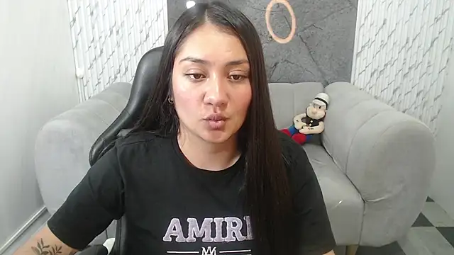 Snapshot of Ivony18_b chatting on November 18, 3:12 am Ivony18 b online show from November 18, 3:12 am